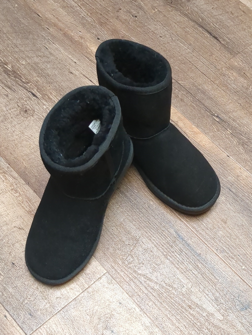 Minnetonka Women's Black Shearling-Lined Short Boots